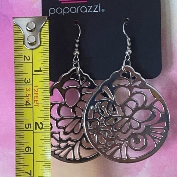 Paparazzi Earrings - Picture 2 of 2